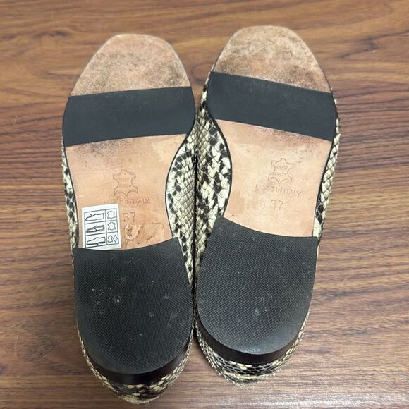 Diane B. Milano Snakeskin Moccasin Style Loafers in Tan & Brown. Size 37. - Picture 7 of 8